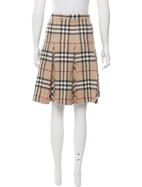 burberry check wool pleated skirt.